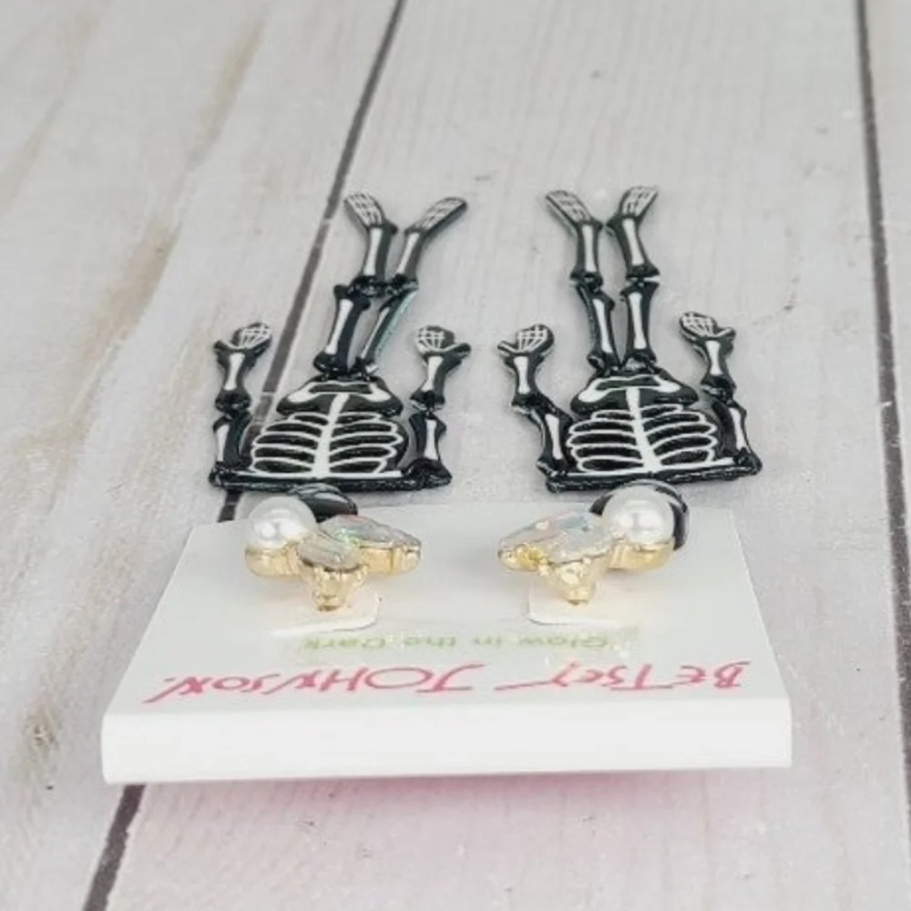 Betsey Johnson Skeleton Earrings Glow In The Dark - Picture 6 of 9